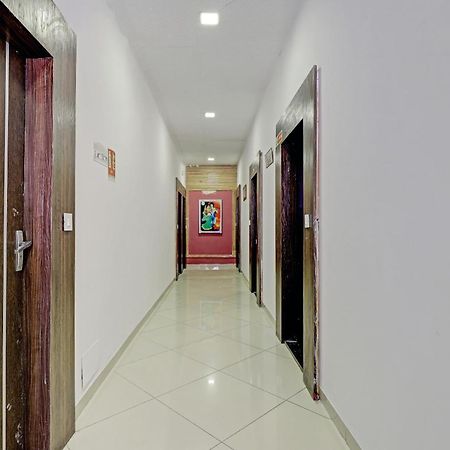Oyo 11649 Hotel Mahima Gandhinagar Exteriör bild