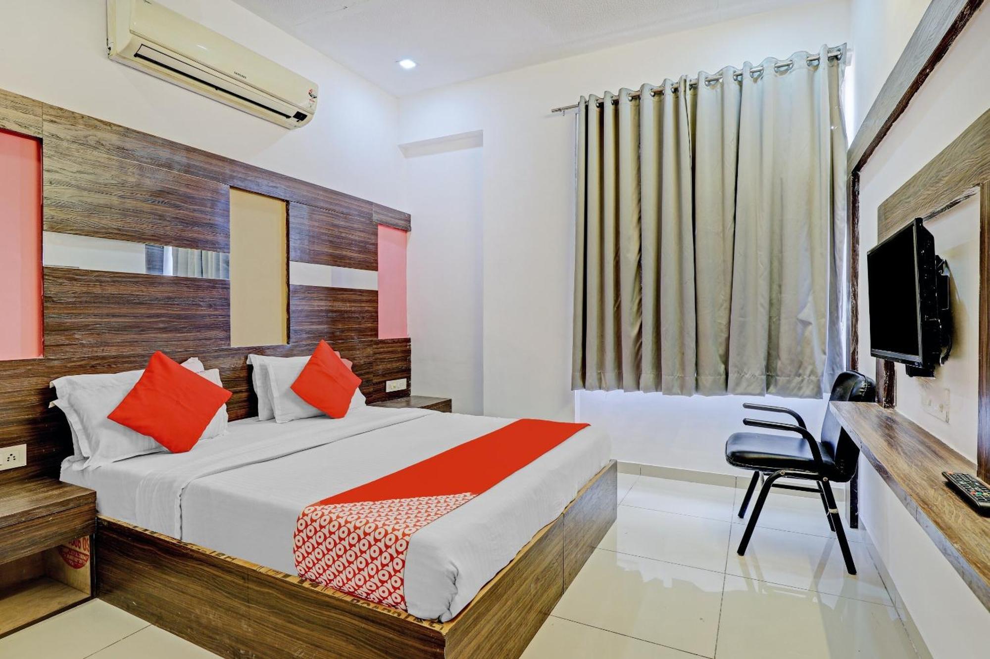 Oyo 11649 Hotel Mahima Gandhinagar Exteriör bild