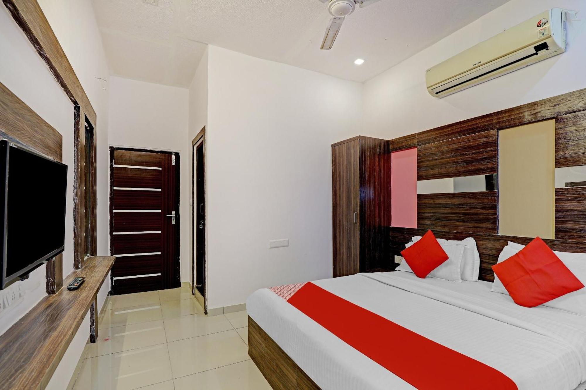 Oyo 11649 Hotel Mahima Gandhinagar Exteriör bild