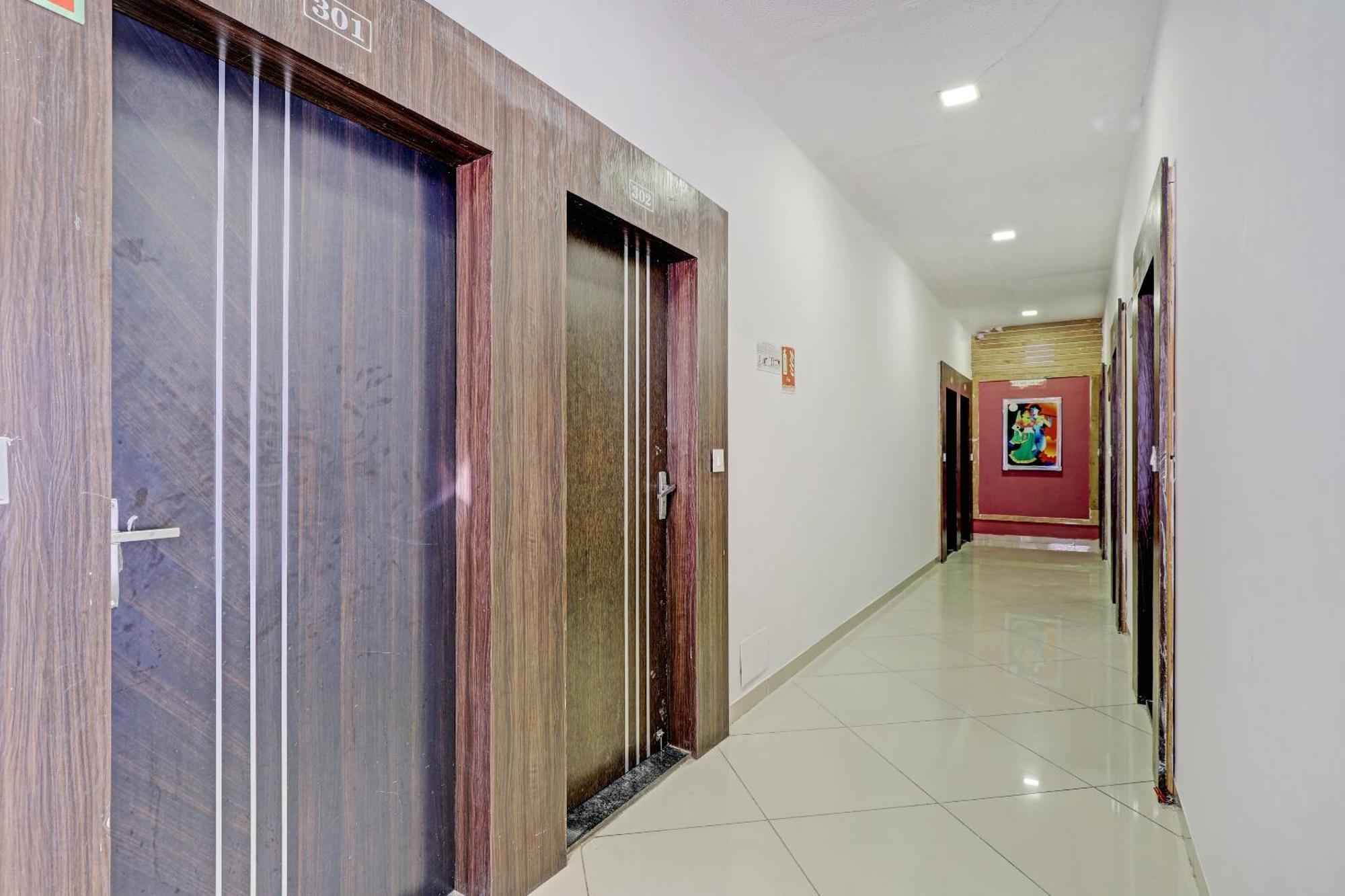 Oyo 11649 Hotel Mahima Gandhinagar Exteriör bild
