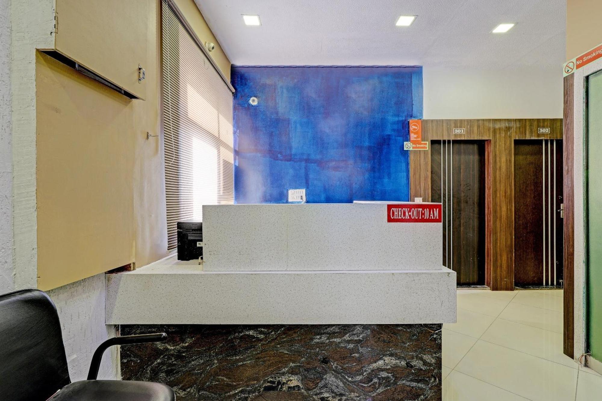Oyo 11649 Hotel Mahima Gandhinagar Exteriör bild