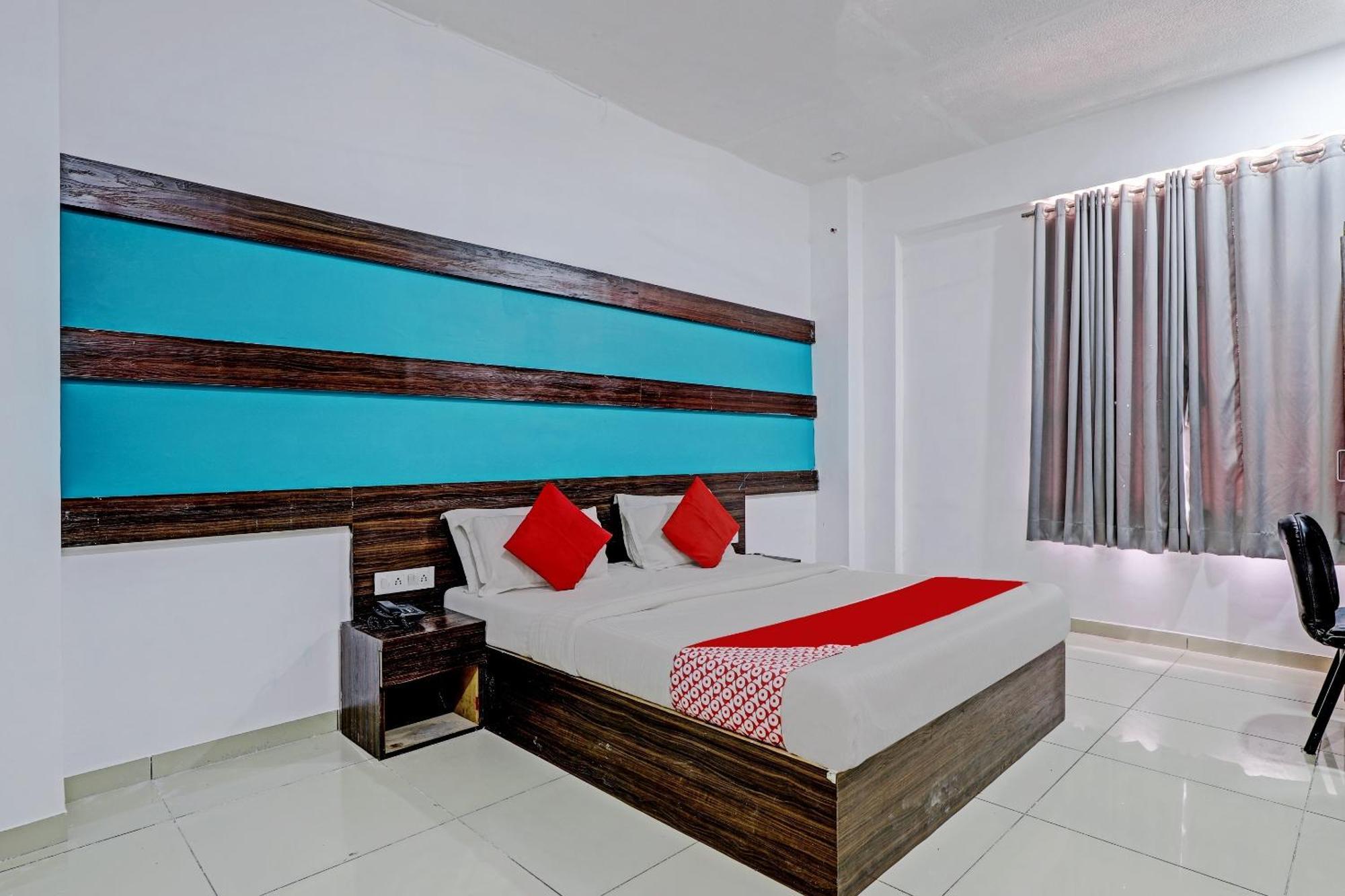 Oyo 11649 Hotel Mahima Gandhinagar Exteriör bild