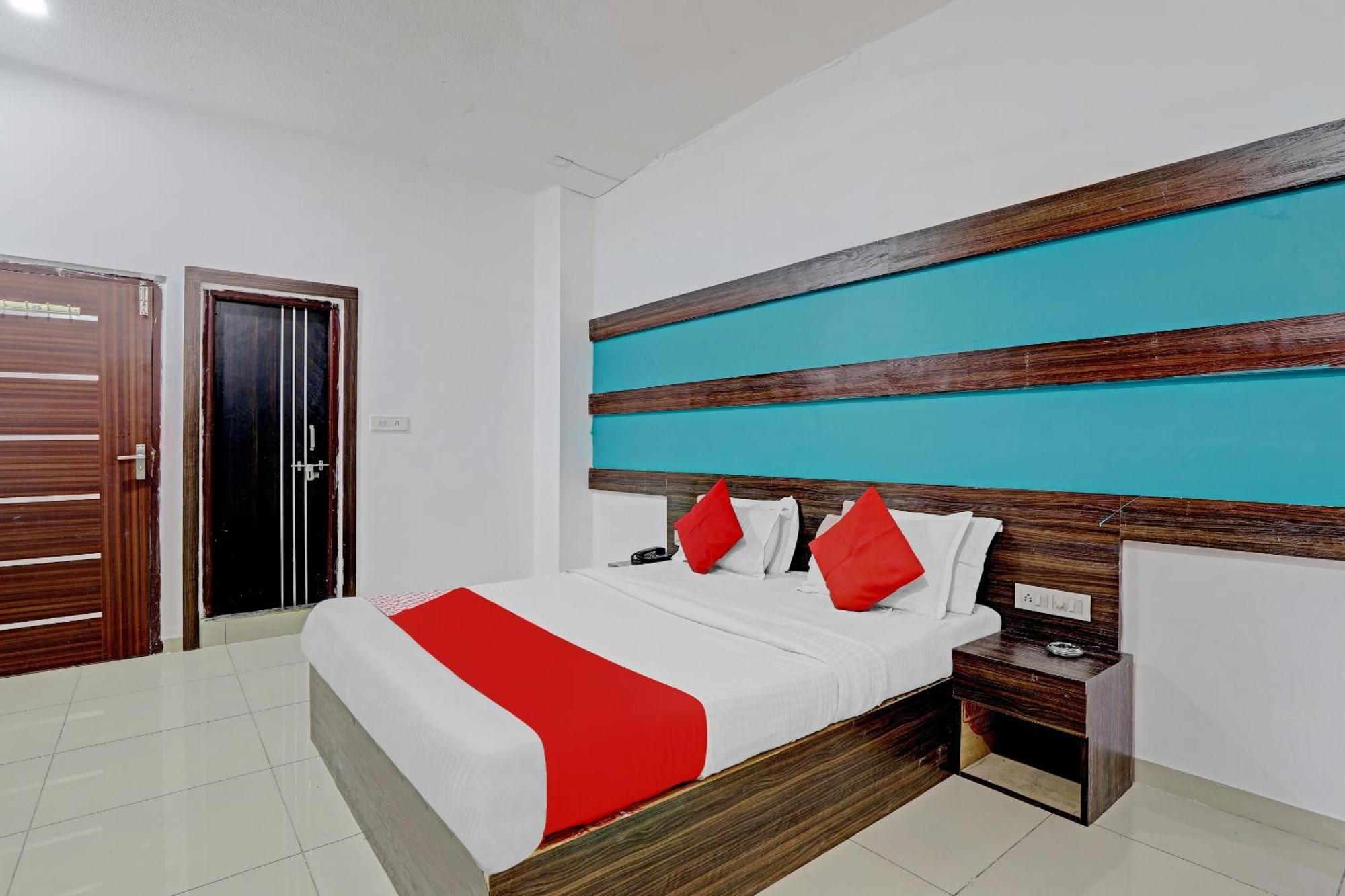 Oyo 11649 Hotel Mahima Gandhinagar Exteriör bild