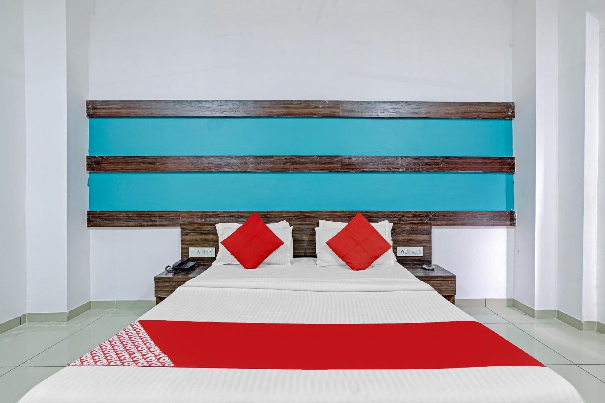 Oyo 11649 Hotel Mahima Gandhinagar Exteriör bild