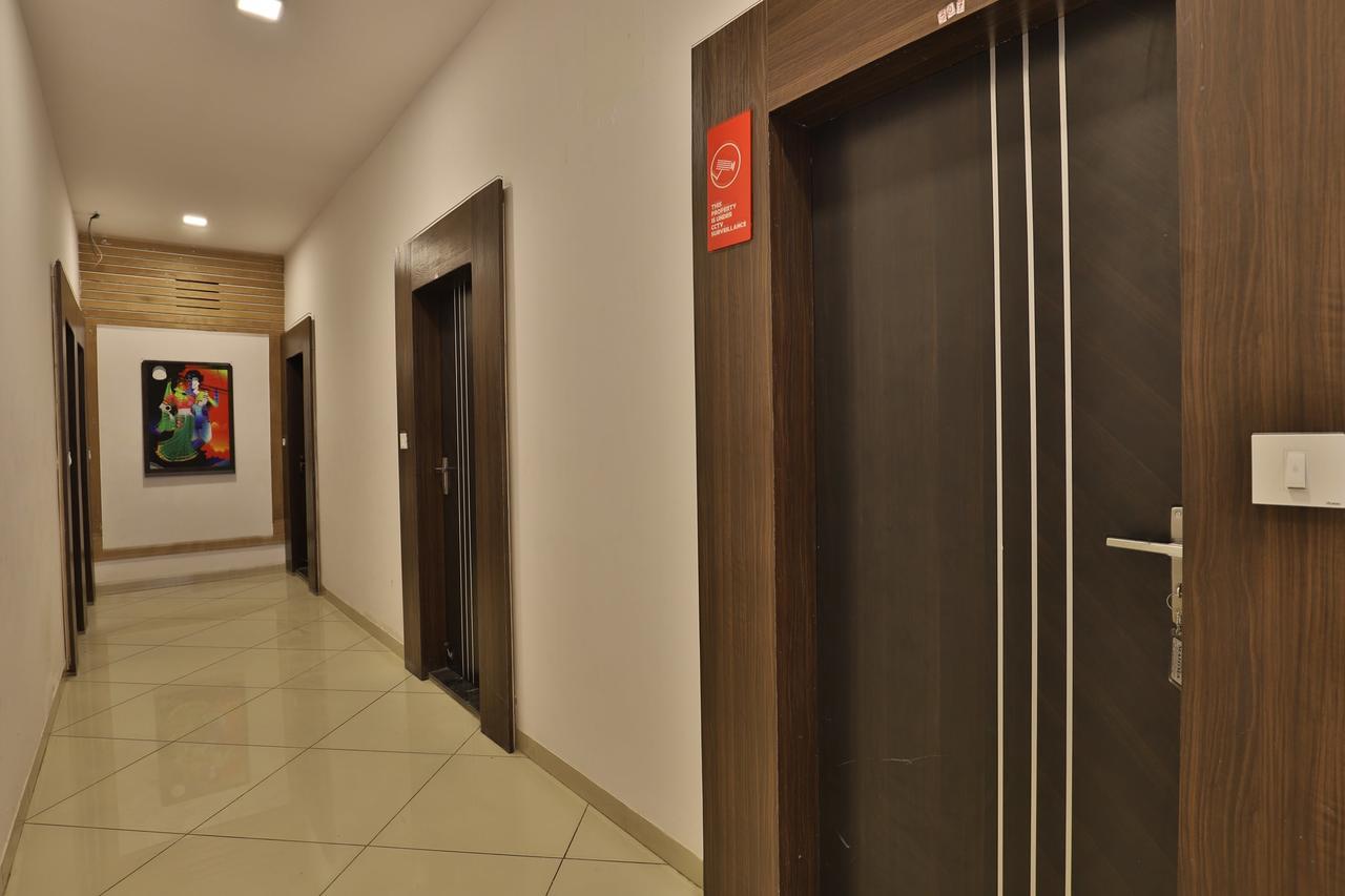 Oyo 11649 Hotel Mahima Gandhinagar Exteriör bild