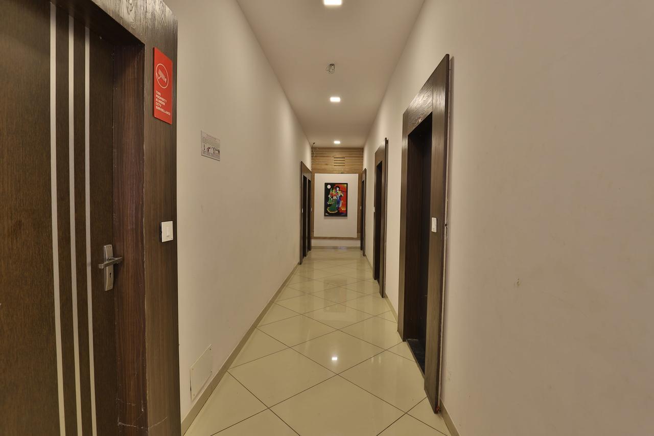 Oyo 11649 Hotel Mahima Gandhinagar Exteriör bild