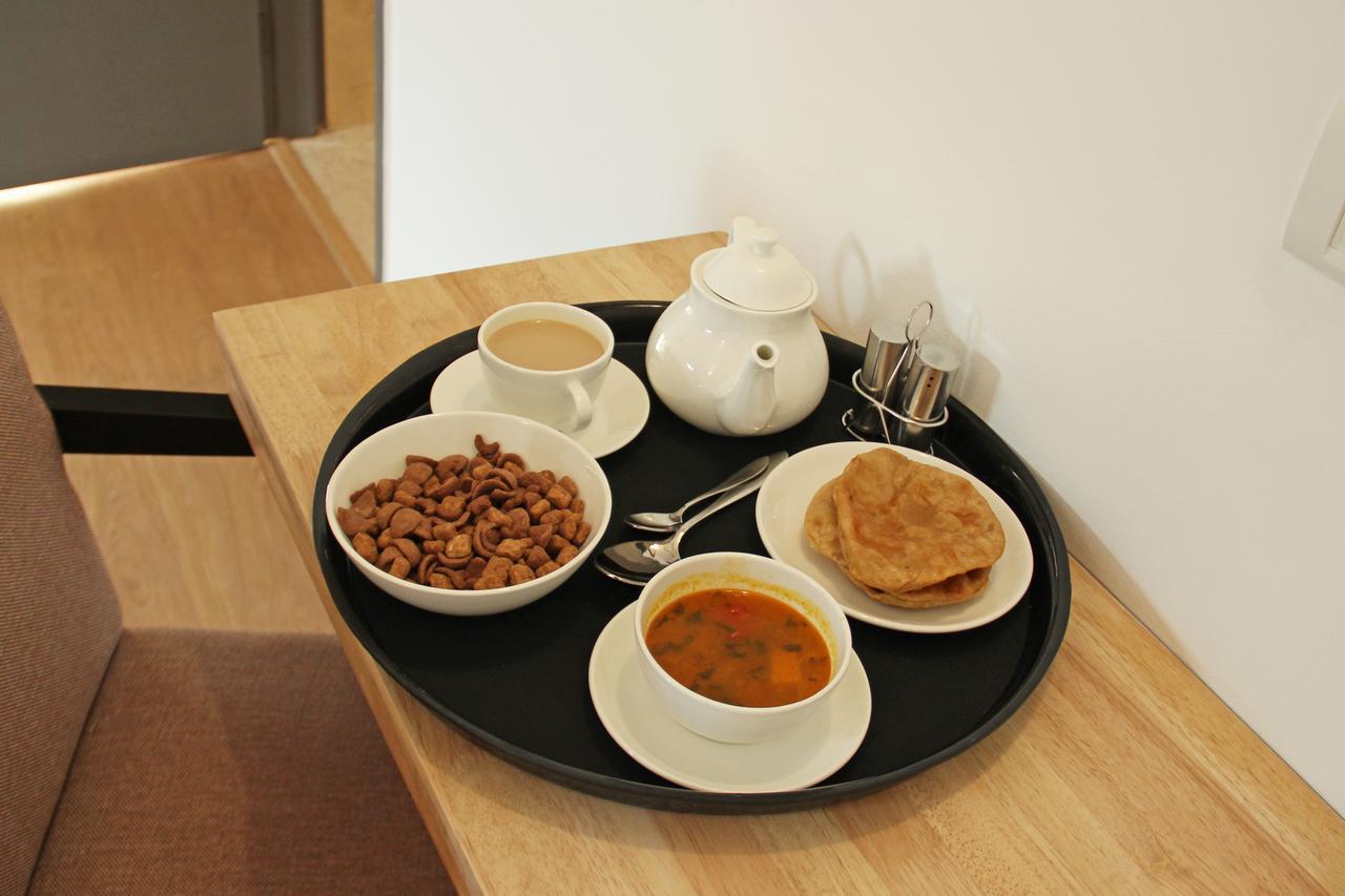 Oyo 11649 Hotel Mahima Gandhinagar Exteriör bild