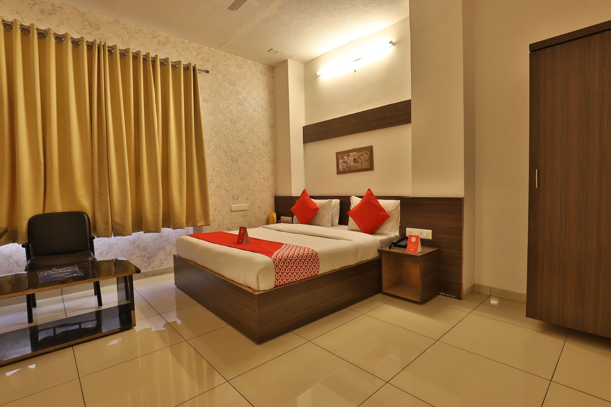 Oyo 11649 Hotel Mahima Gandhinagar Exteriör bild