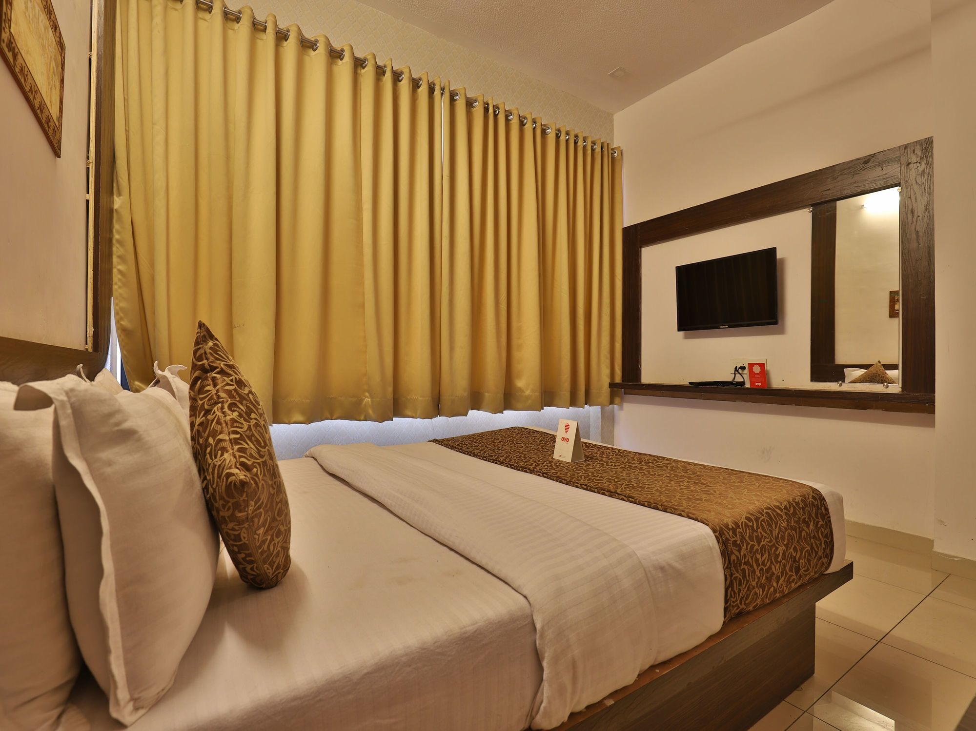 Oyo 11649 Hotel Mahima Gandhinagar Exteriör bild