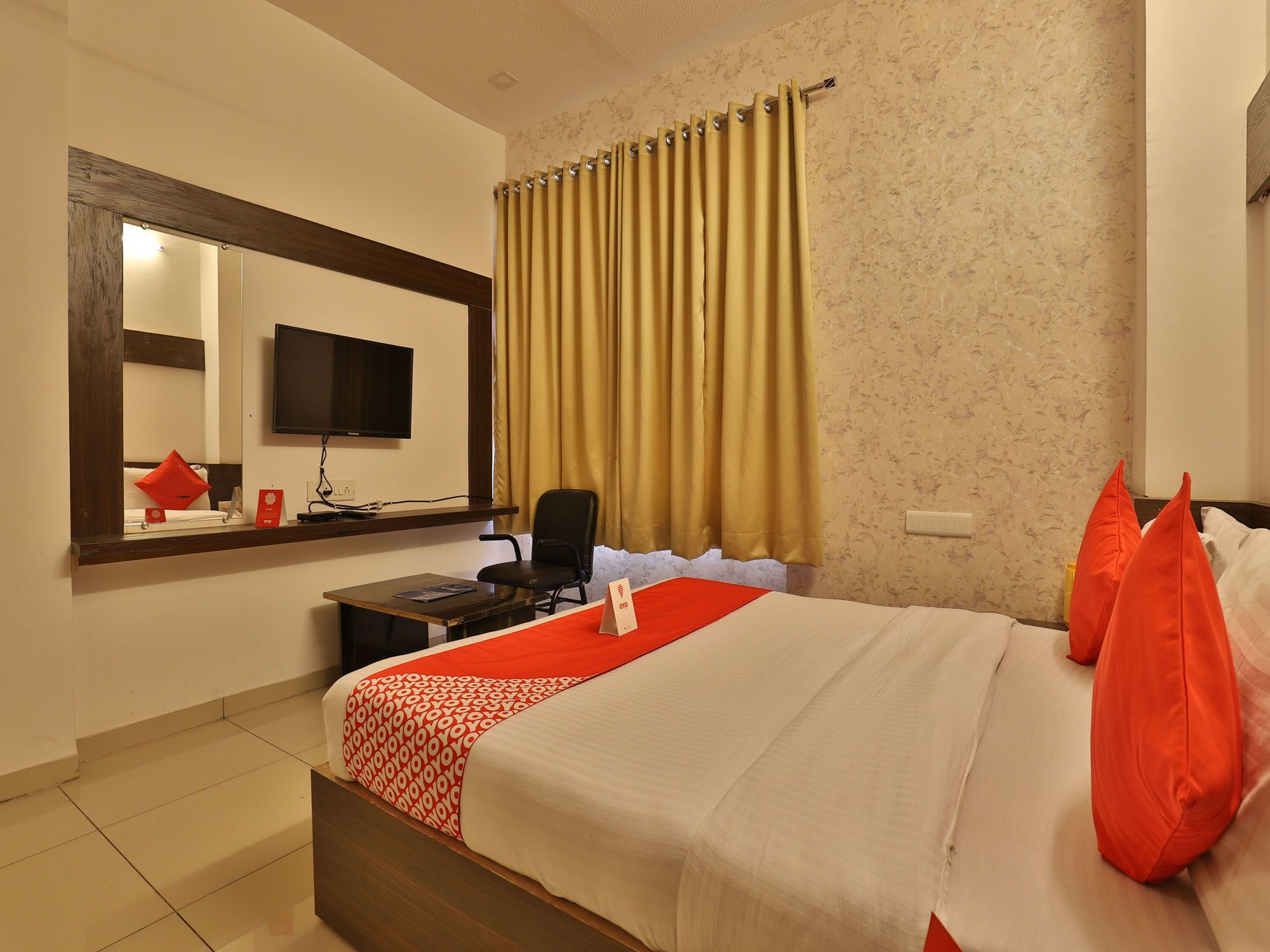 Oyo 11649 Hotel Mahima Gandhinagar Exteriör bild