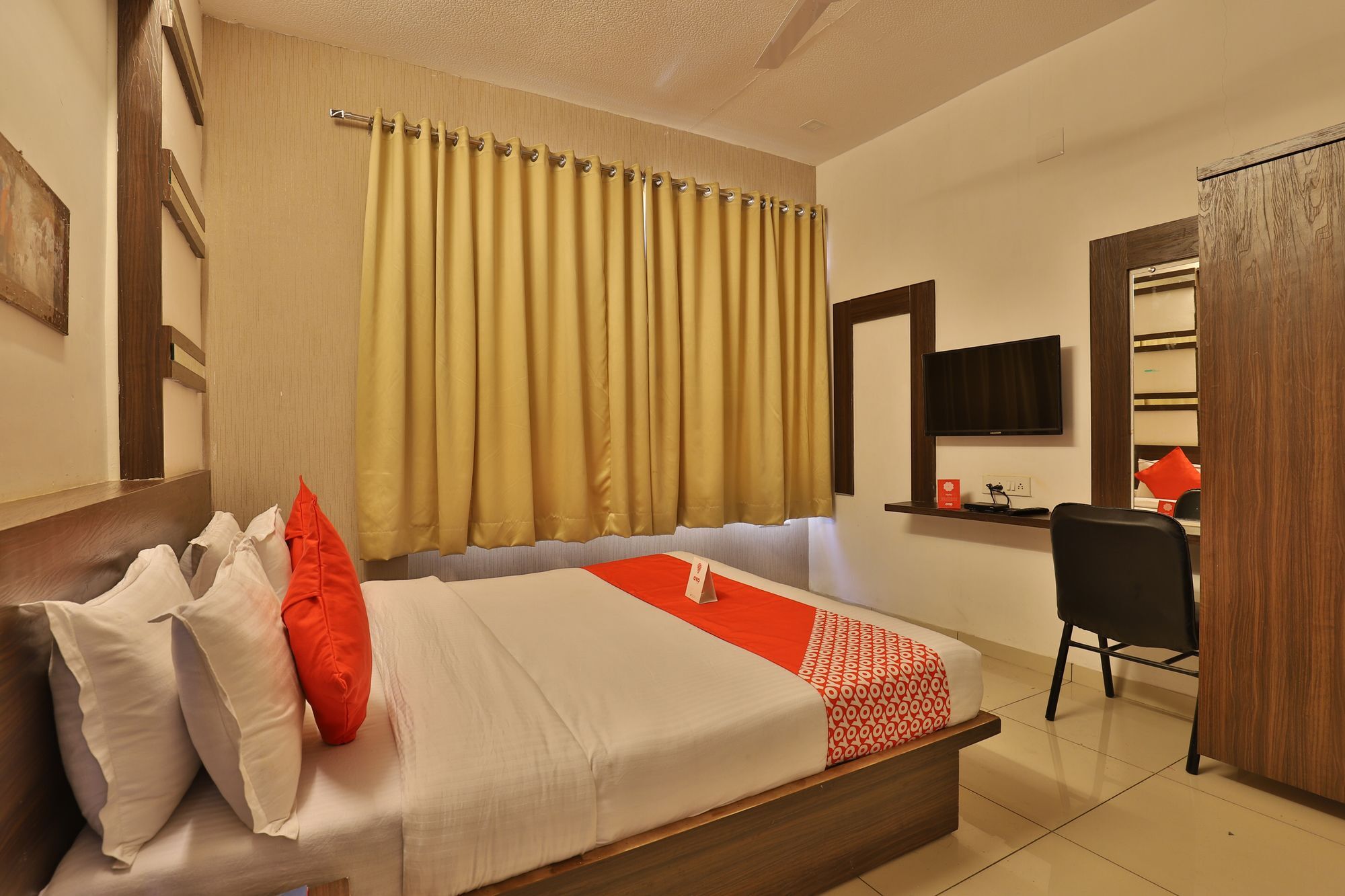 Oyo 11649 Hotel Mahima Gandhinagar Exteriör bild